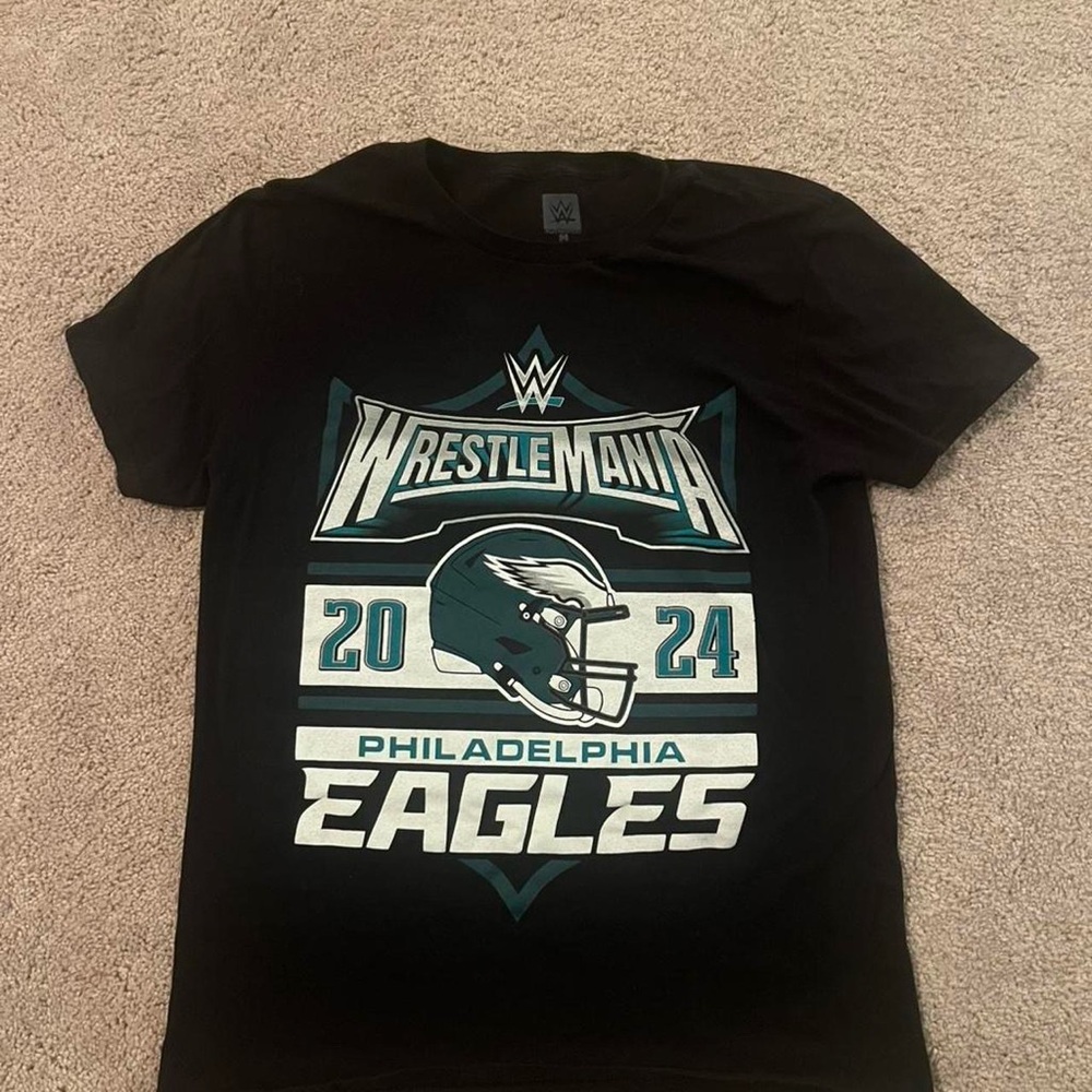 WWE / Eagles Black Graphic T-Shirt. Size medium. Great condition.